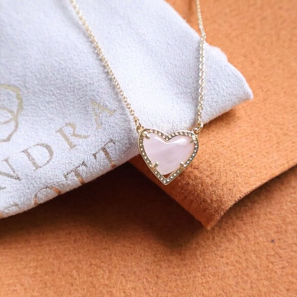 Kendra Scott Ari Heart Rose Quartz Necklace Gold - Picture 2 of 2